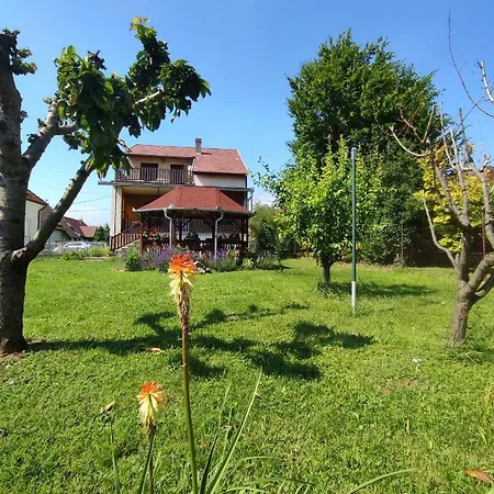 Krezo Ház Casa de Férias *